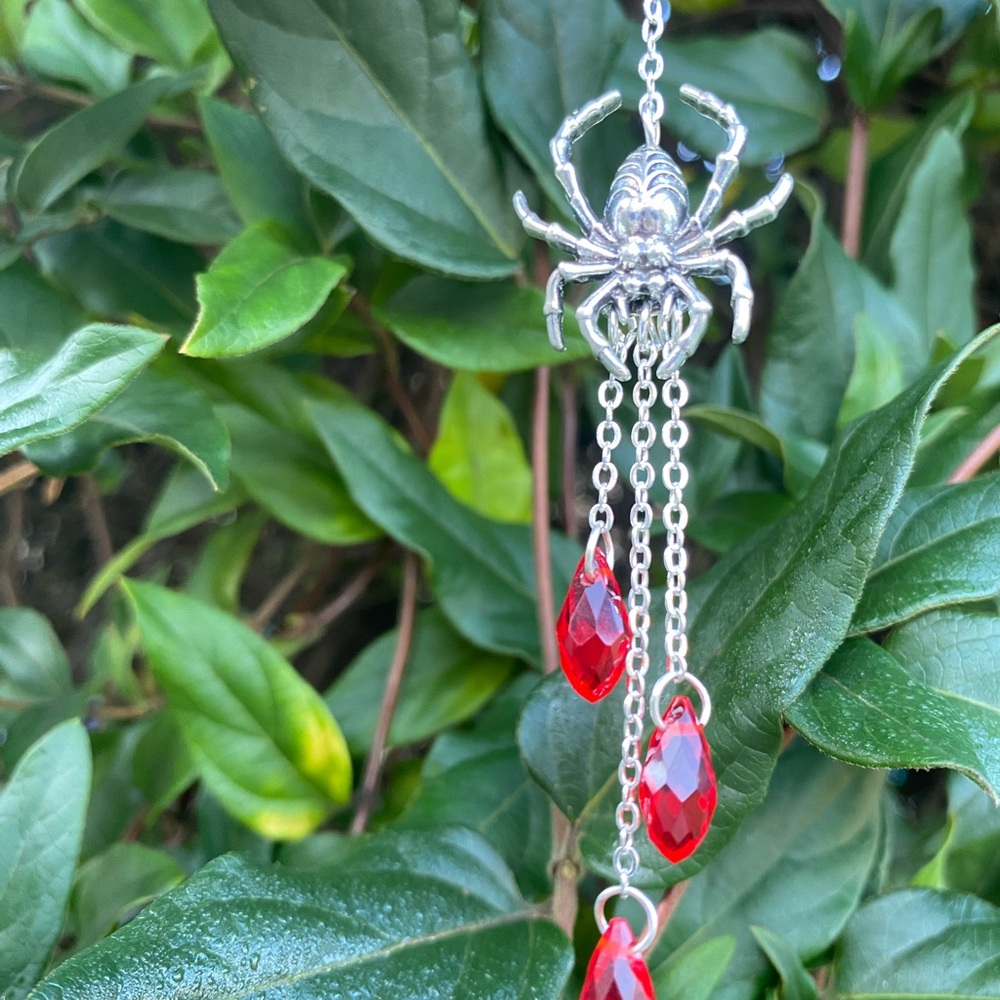 Gothic Spider Necklace with drop Red hanging jewels engraved detailing NWT - Picture 6 of 7